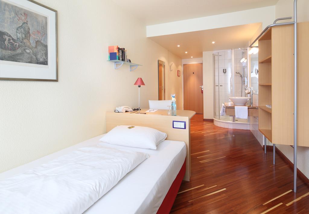 Hotel Am Rathaus Freiburg im Breisgau Rum bild